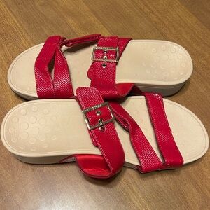Vionic Red Rio Lizard Size 10 Podiatrist Designed - like new
S6